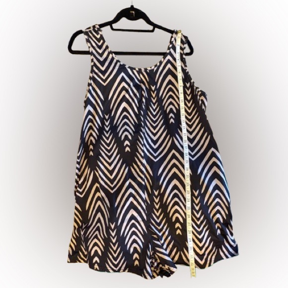 Emery Rose Black & Beige Chevron Sleeveless Shorts Romper Size 0XL - Picture 3 of 5